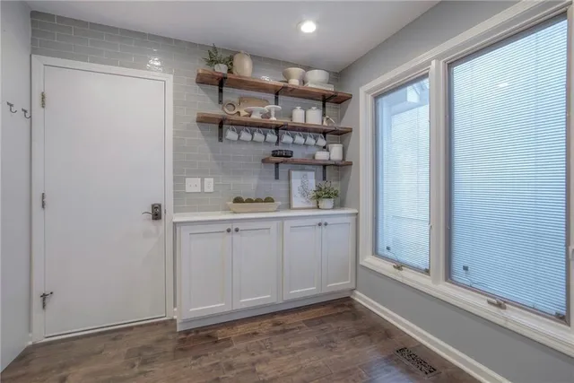 $385,000 | 5828 Park Circle, Shawnee, KS 66216