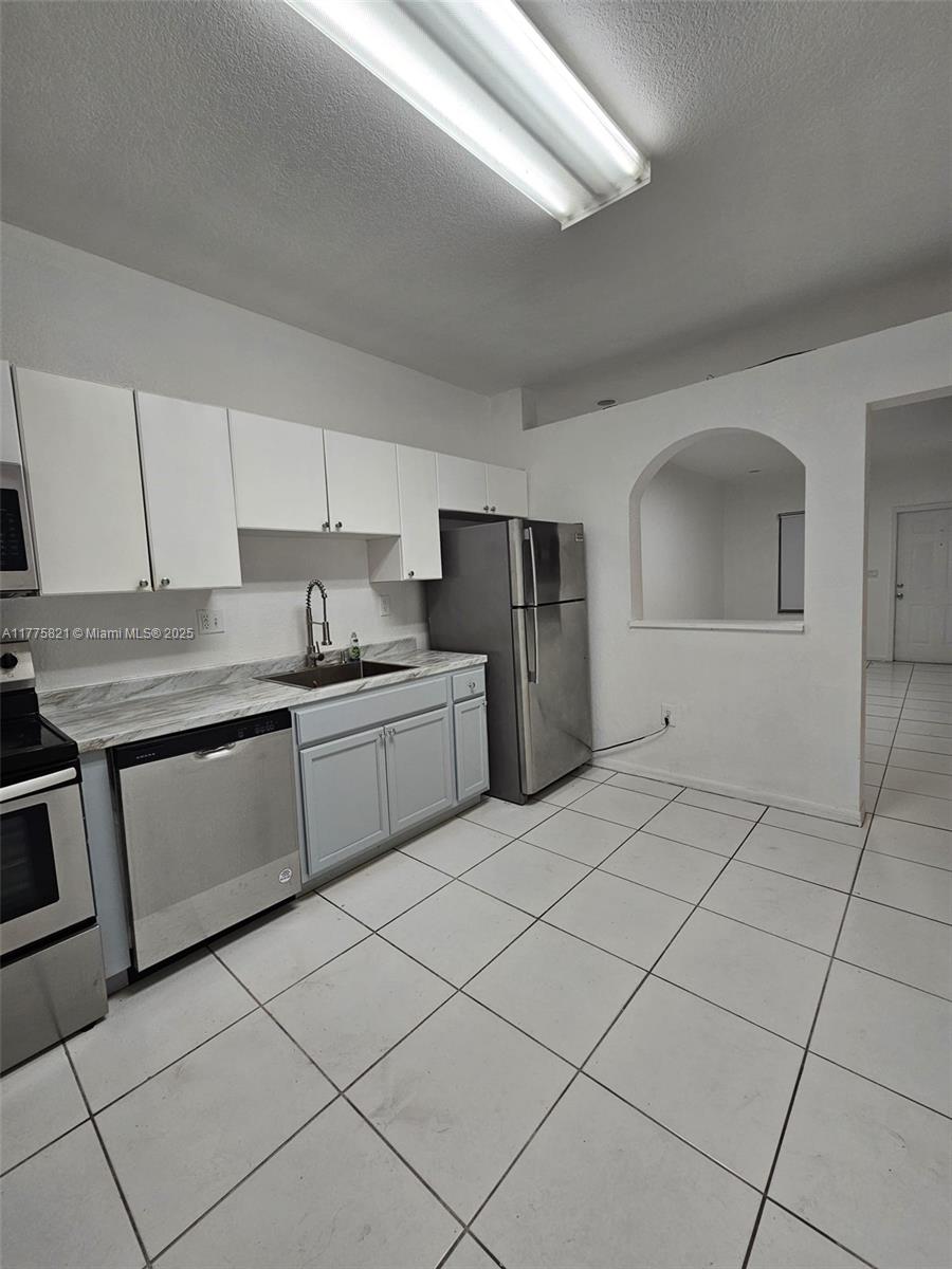 6900 Northwest 179th Street, Unit 1011 Hialeah, FL 33015 - Photo 2 of 15