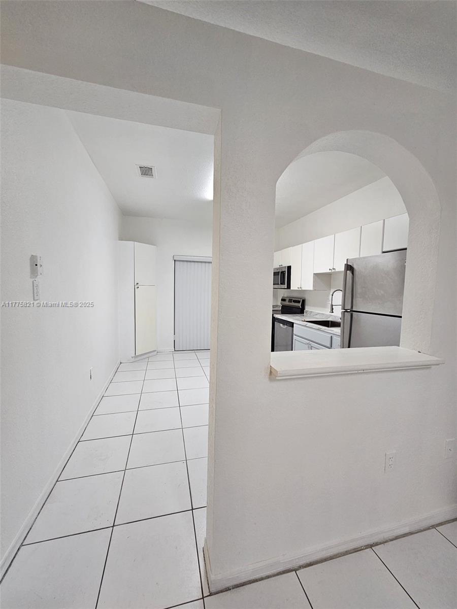 6900 Northwest 179th Street, Unit 1011 Hialeah, FL 33015 - Photo 5 of 15