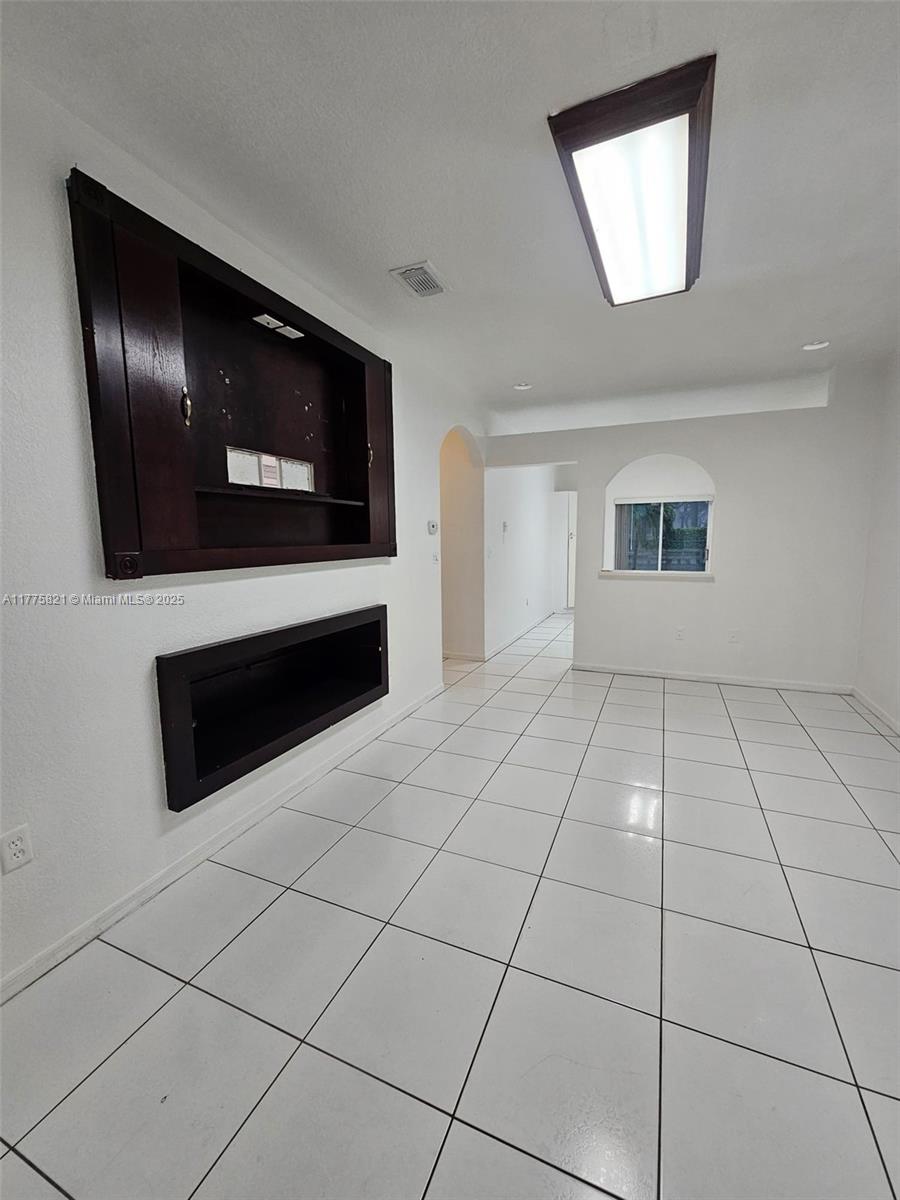 6900 Northwest 179th Street, Unit 1011 Hialeah, FL 33015 - Photo 6 of 15