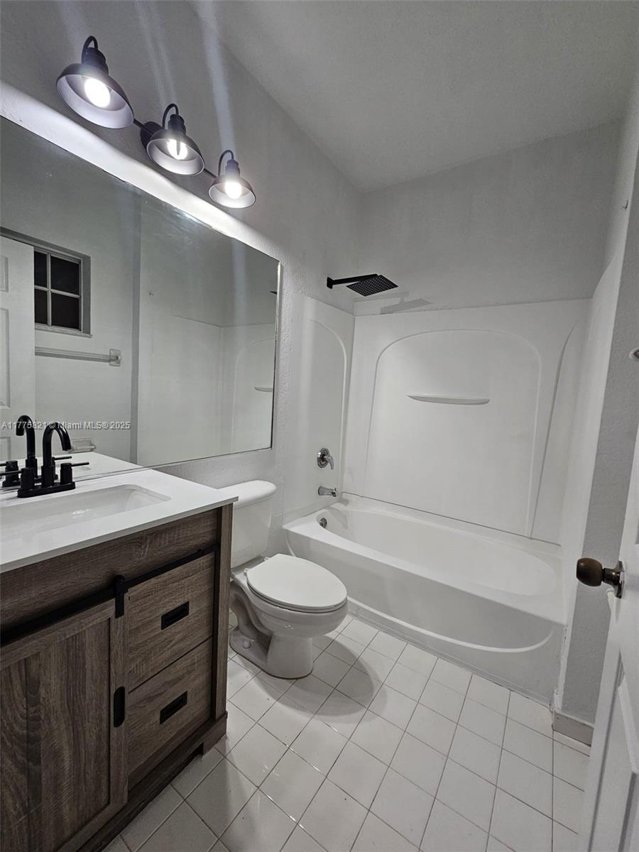 6900 Northwest 179th Street, Unit 1011 Hialeah, FL 33015 - Photo 7 of 15