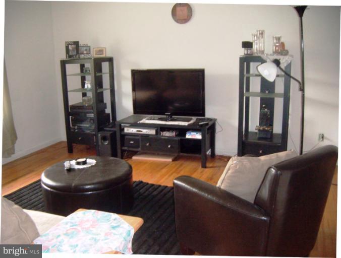 2302 Perry Avenue Edgewood, MD 21040 - Photo 13 of 20 Living Room