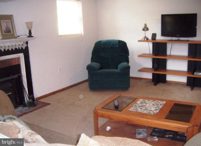 2302 Perry Avenue Edgewood, MD 21040 - Photo 10 of 20 Family Room