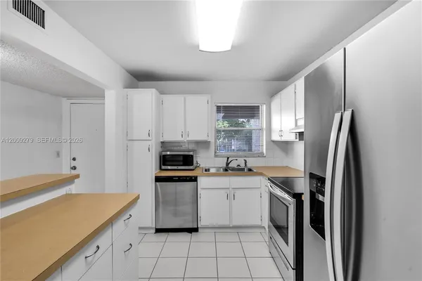 $2,400 | 8513 Old Country Manor, Unit 415, Davie, FL 33328