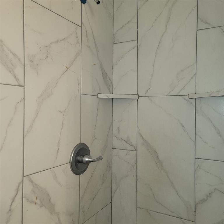 410 Southwest 3rd Street Kerens, TX 75144 - Photo 9 of 21 a bathroom with a shower