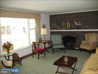 917 Field Lane Villanova, PA 19085 - Photo 3 of 6 Living Room