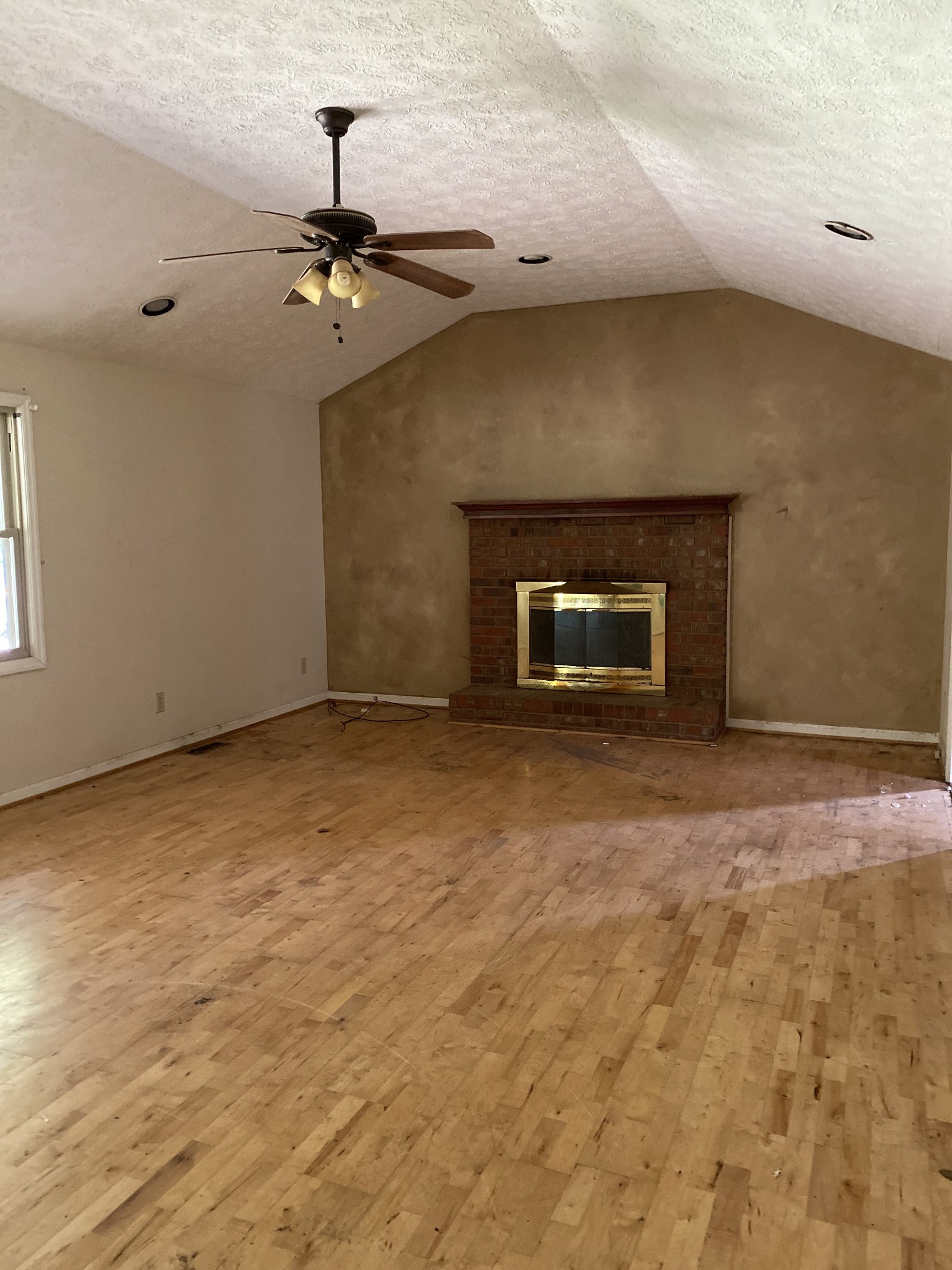 831 Old Shannon Road Lebanon, TN 37090 - Photo 5 of 11 a room with a fireplace