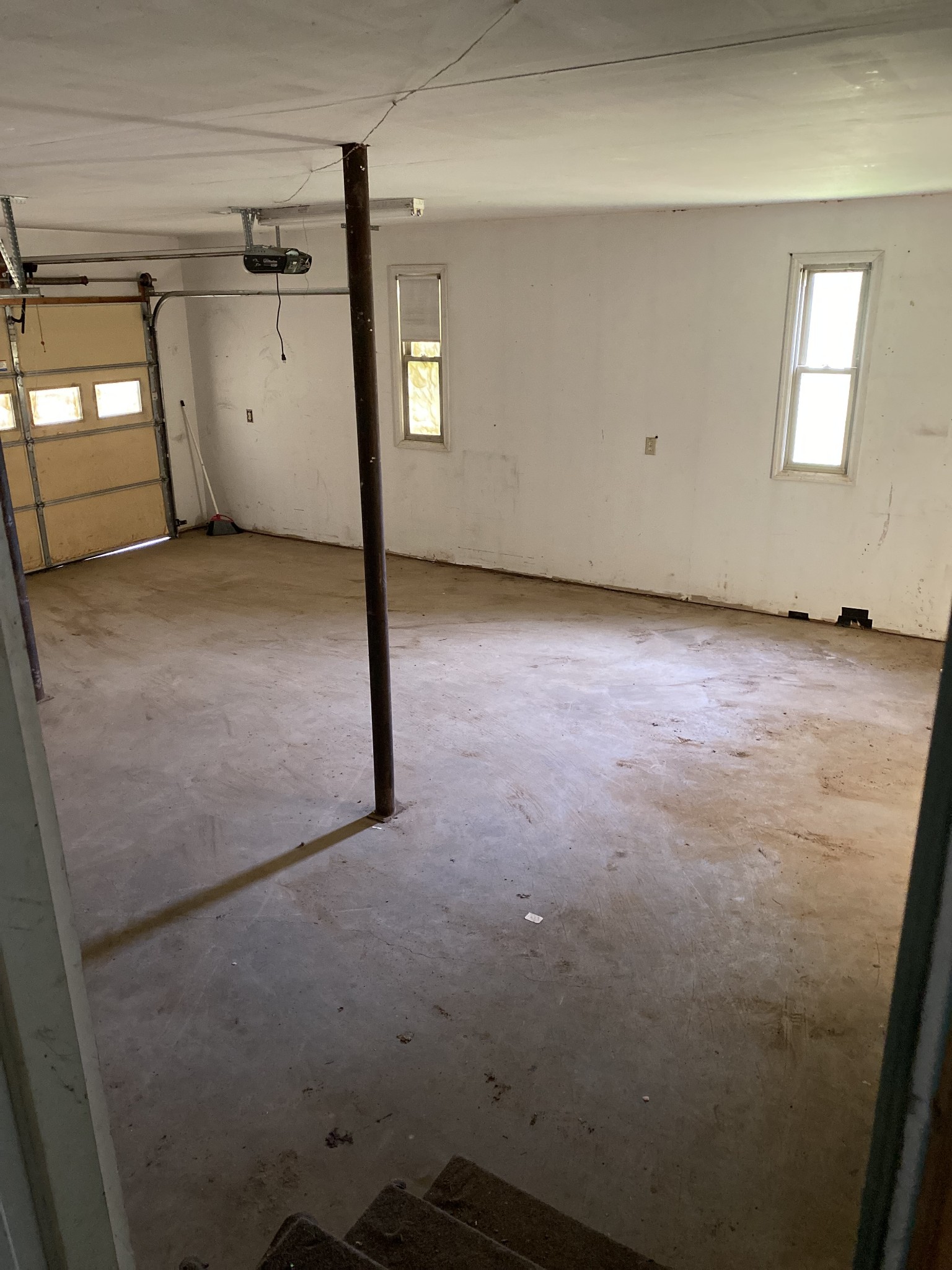 831 Old Shannon Road Lebanon, TN 37090 - Photo 10 of 11 an empty room with windows