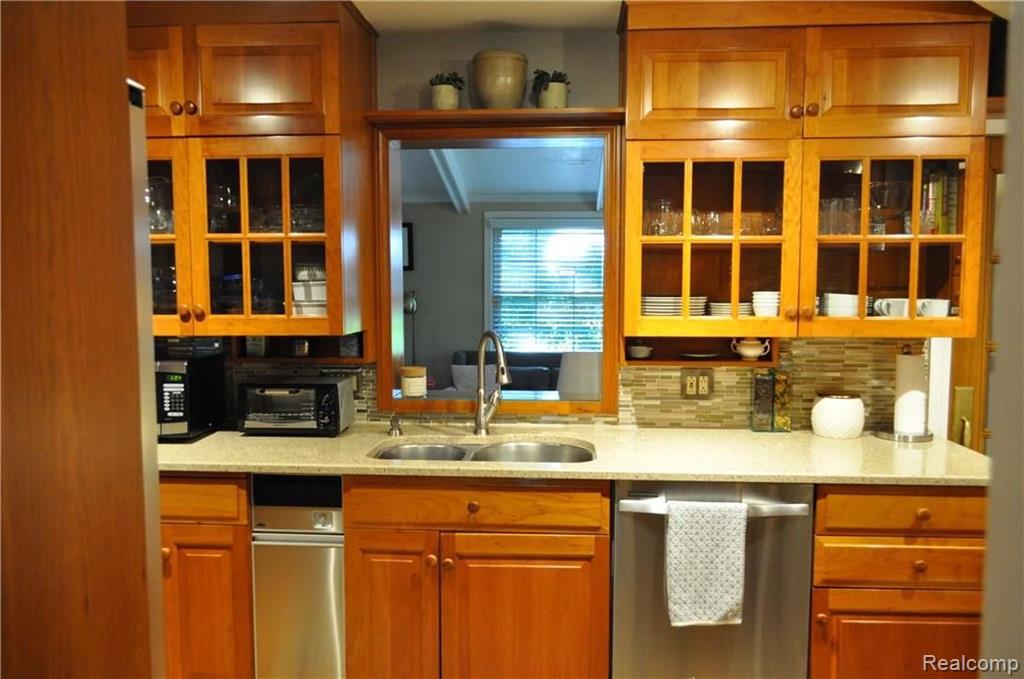 32219 West 14 Mile Road Farmington, MI 48334 - Photo 5 of 40