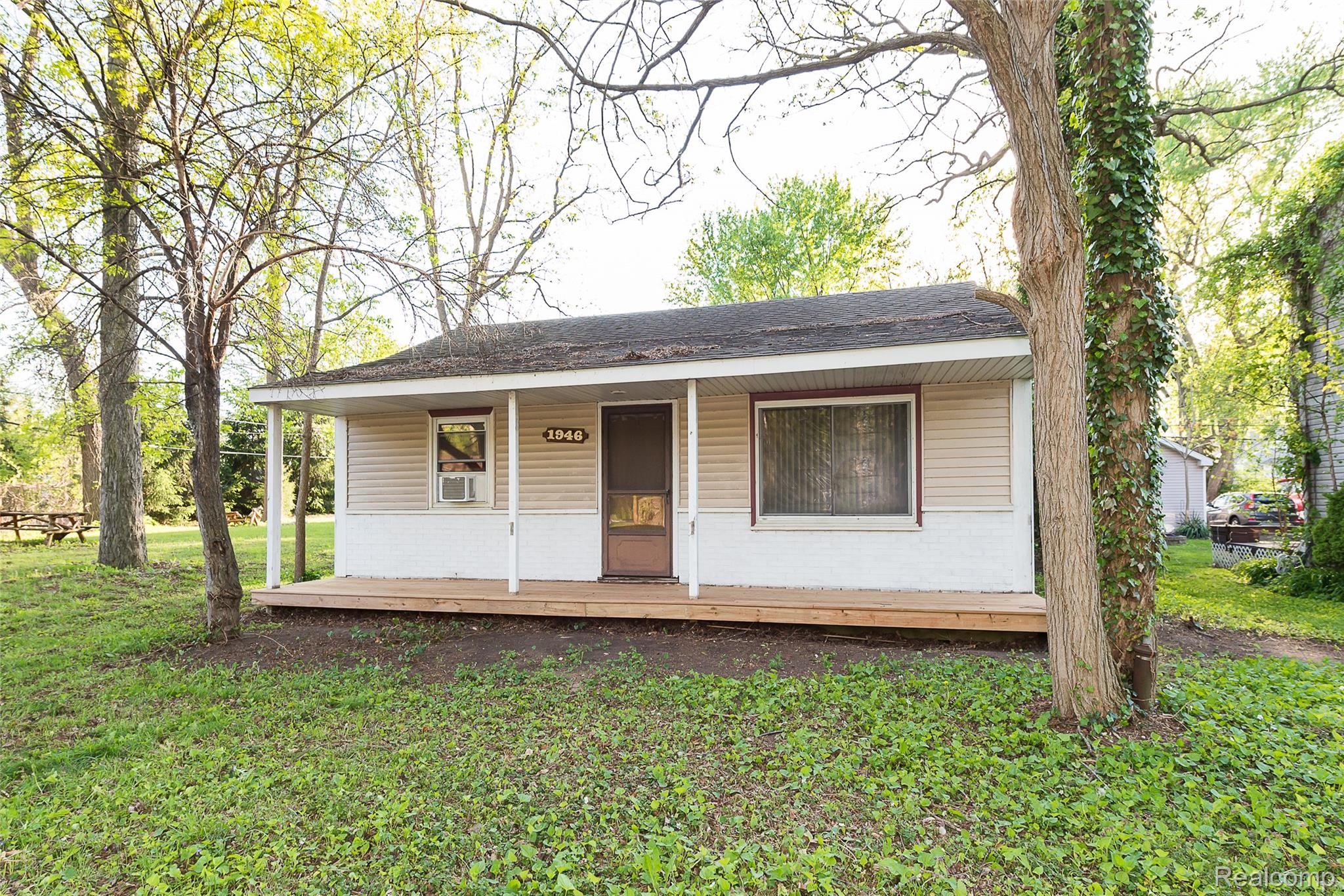 1946 Union Lake Road Commerce Township, MI 48382 - Photo 3 of 29 DSC_10.jpg