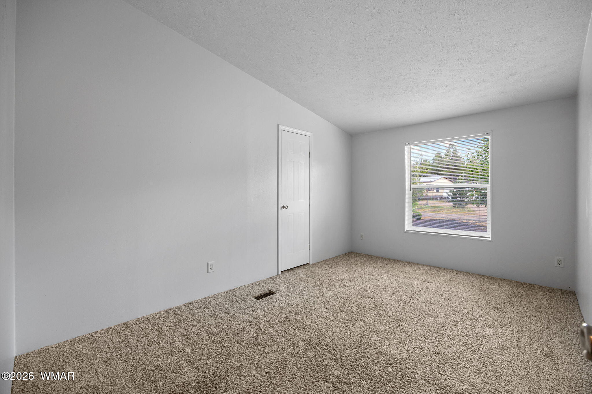 2136 Shell Canyon Road Overgaard, AZ 85933 - Photo 18 of 35