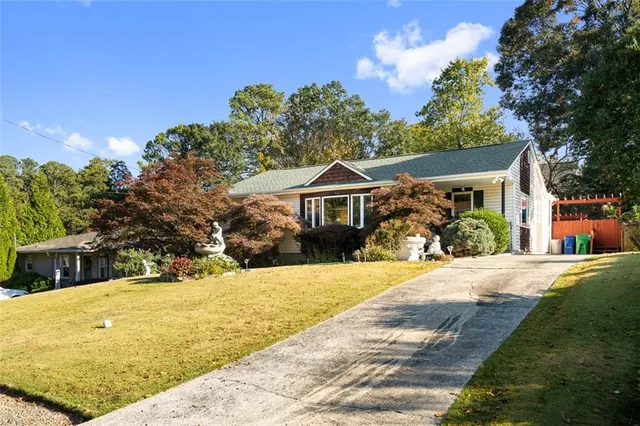 a view of a house with a yard