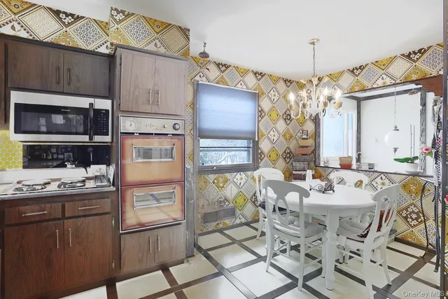 $899,000 | 4 Crabapple Court, Monsey, NY 10952