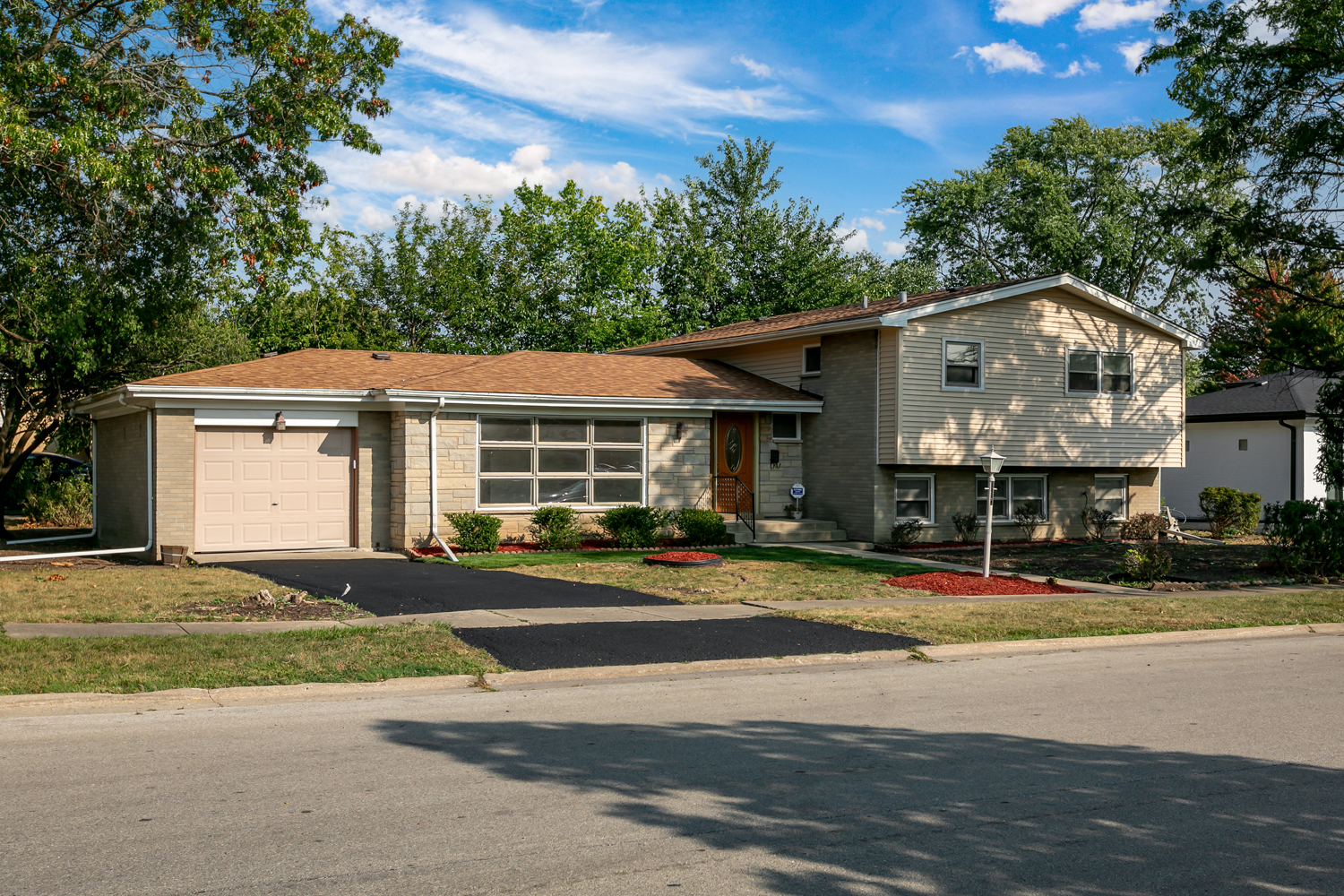 9527 Overhill Avenue Morton Grove, IL 60053 - Photo 3 of 40