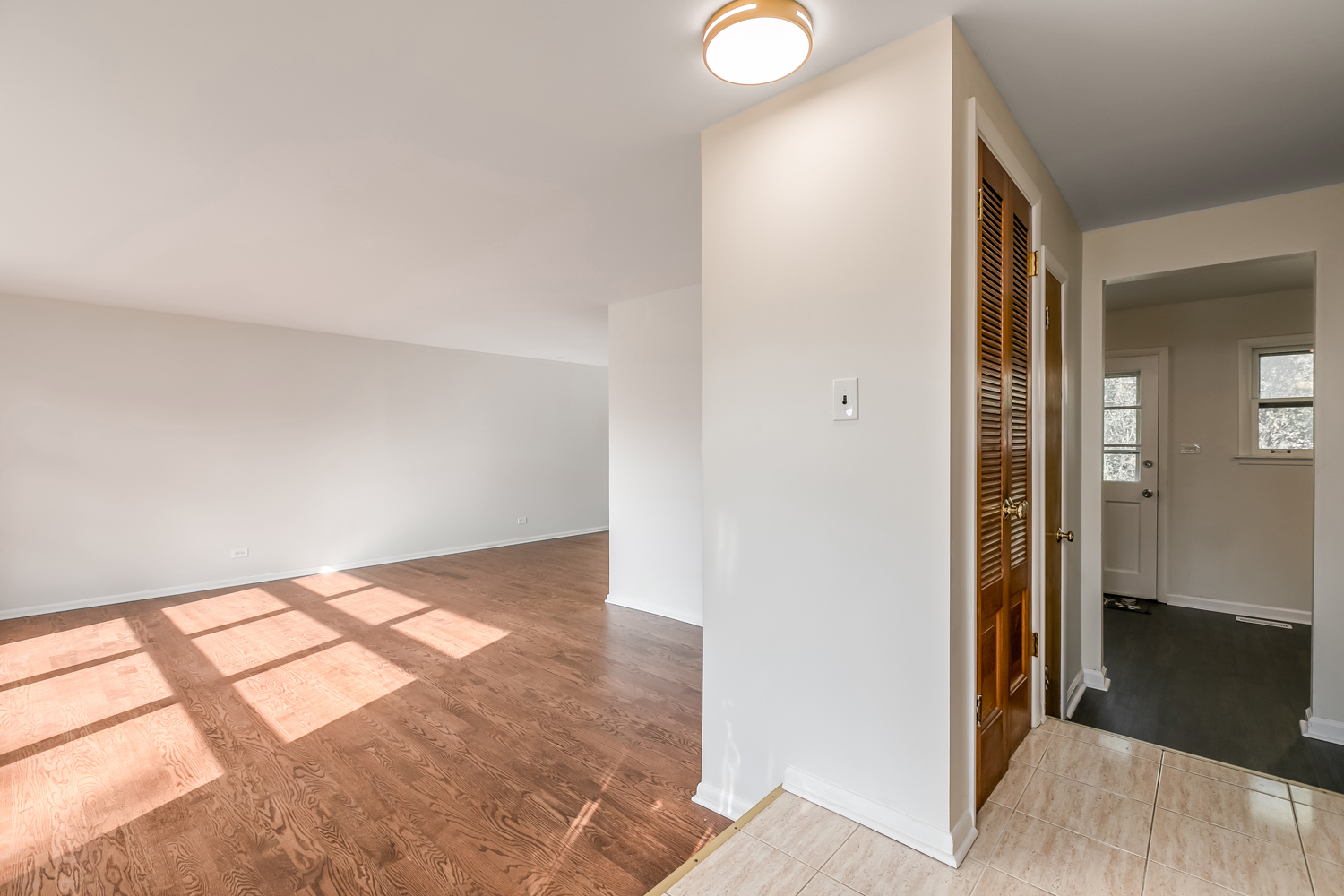 9527 Overhill Avenue Morton Grove, IL 60053 - Photo 7 of 40