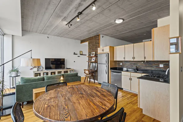 $2,750 | 630 North Franklin Street, Unit 1016, Chicago, IL 60654