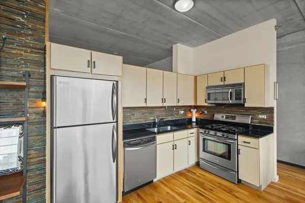 $2,750 | 630 North Franklin Street, Unit 1016, Chicago, IL 60654