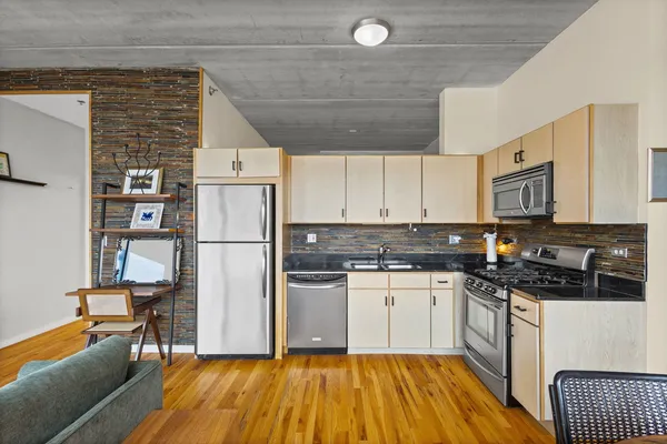 $2,750 | 630 North Franklin Street, Unit 1016, Chicago, IL 60654