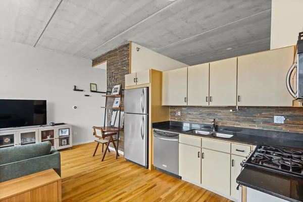 $2,750 | 630 North Franklin Street, Unit 1016, Chicago, IL 60654