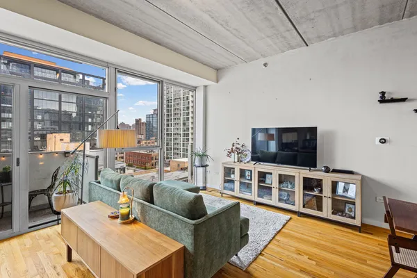 $2,750 | 630 North Franklin Street, Unit 1016, Chicago, IL 60654