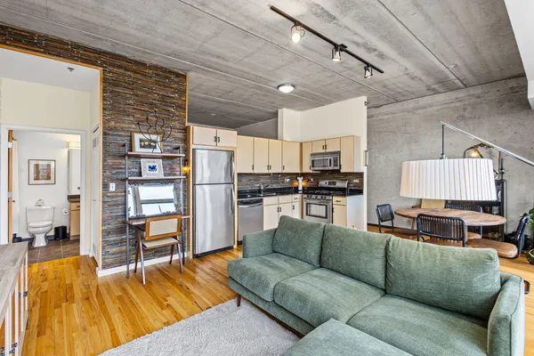 $2,750 | 630 North Franklin Street, Unit 1016, Chicago, IL 60654