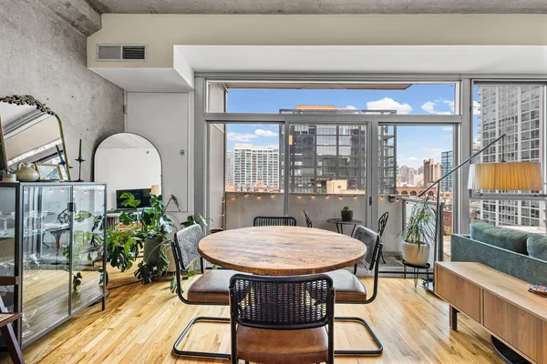 $2,750 | 630 North Franklin Street, Unit 1016, Chicago, IL 60654