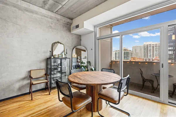 $2,750 | 630 North Franklin Street, Unit 1016, Chicago, IL 60654