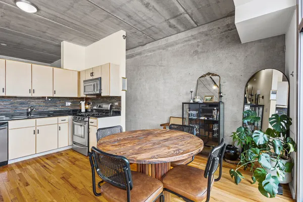 $2,750 | 630 North Franklin Street, Unit 1016, Chicago, IL 60654