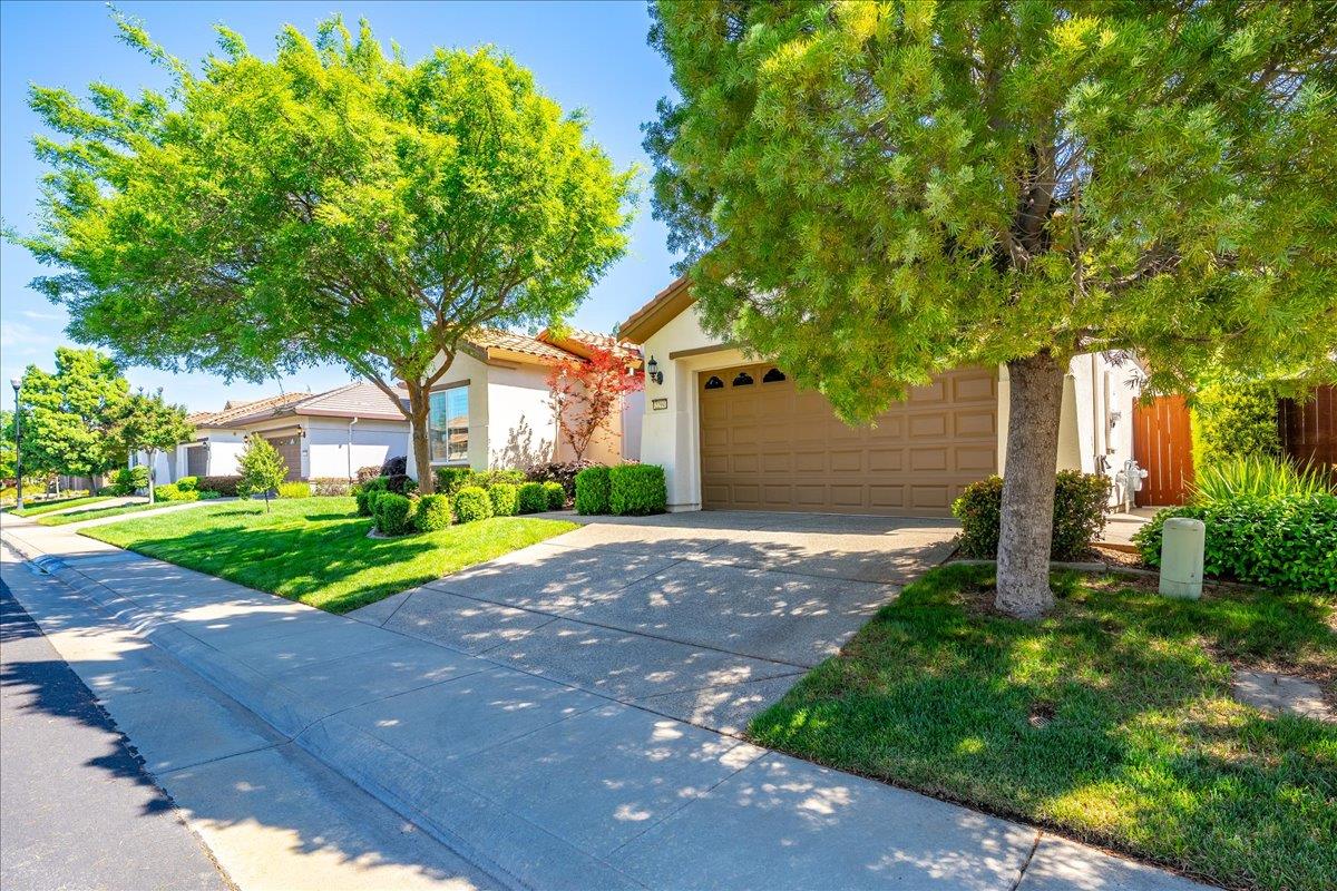 2294 Langtree Drive Roseville, CA 95747 - Photo 4 of 61