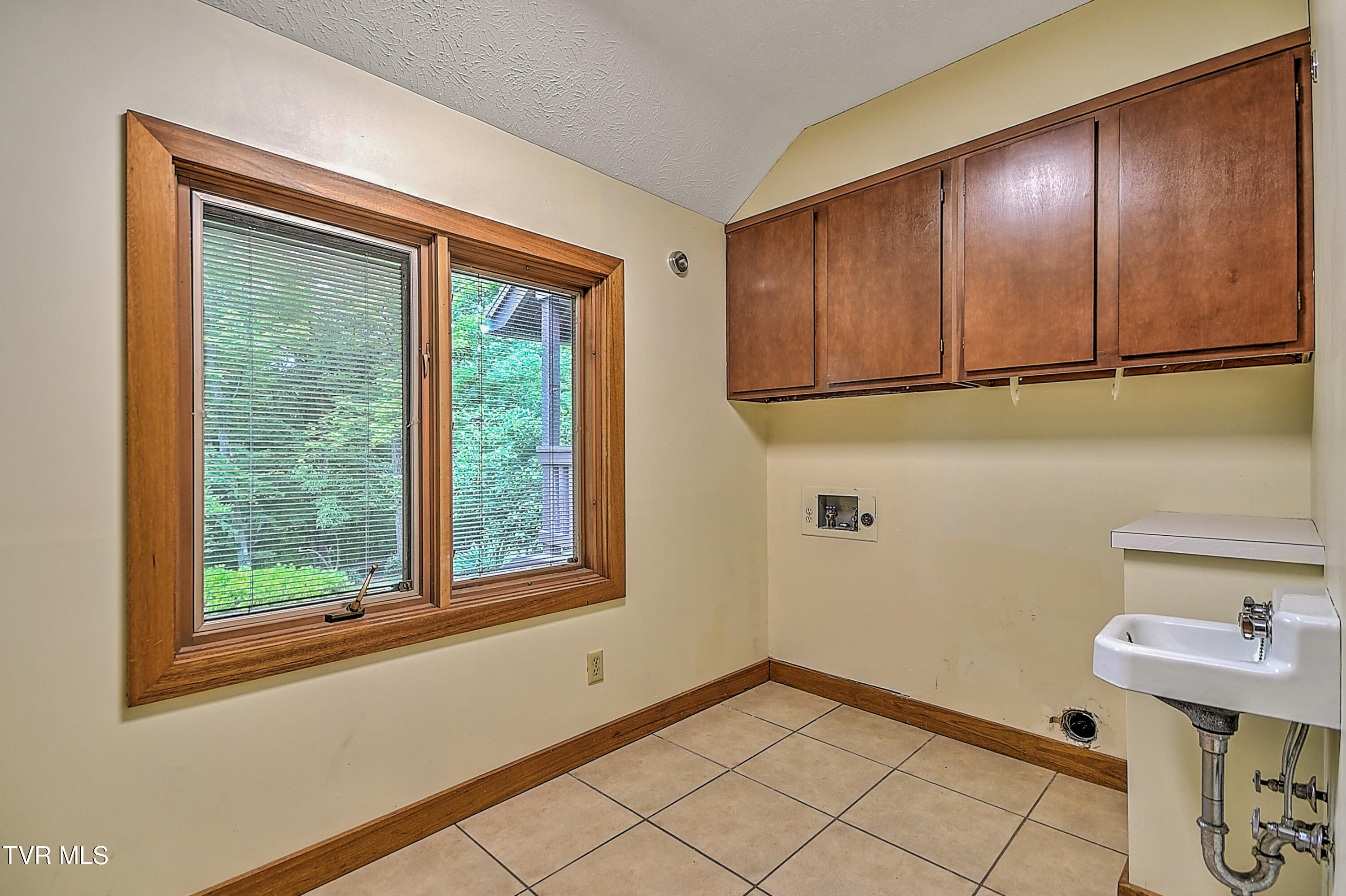 45 Grove Hill Road, Unit 45 Kingsport, TN 37660 - Photo 18 of 73 45 Grove Hill ES-19