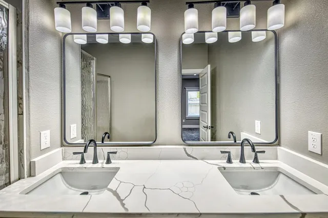 $329,995 | 1219 South Rockwall Avenue, Terrell, TX 75160