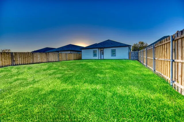 $329,995 | 1219 South Rockwall Avenue, Terrell, TX 75160