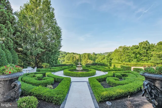 $3,399,900 | 16717 Whirlaway Court, Leesburg, VA 20176