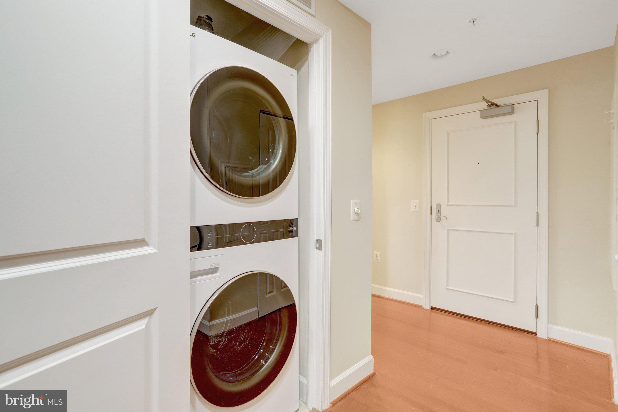 3650 South Glebe Road, Unit 442 Arlington, VA 22202 - Photo 20 of 54 a utility room with dryer and washer