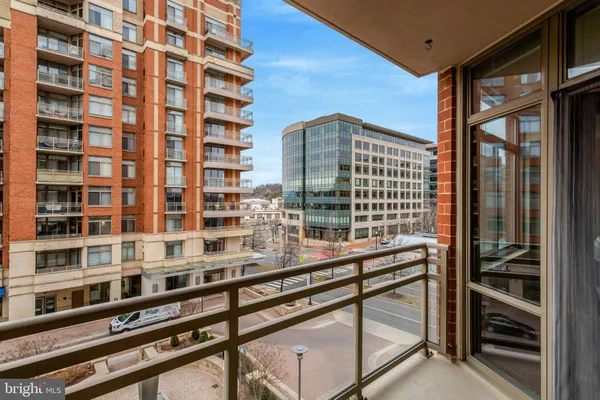 $3,500 | 3650 South Glebe Road, Unit 442, Arlington, VA 22202