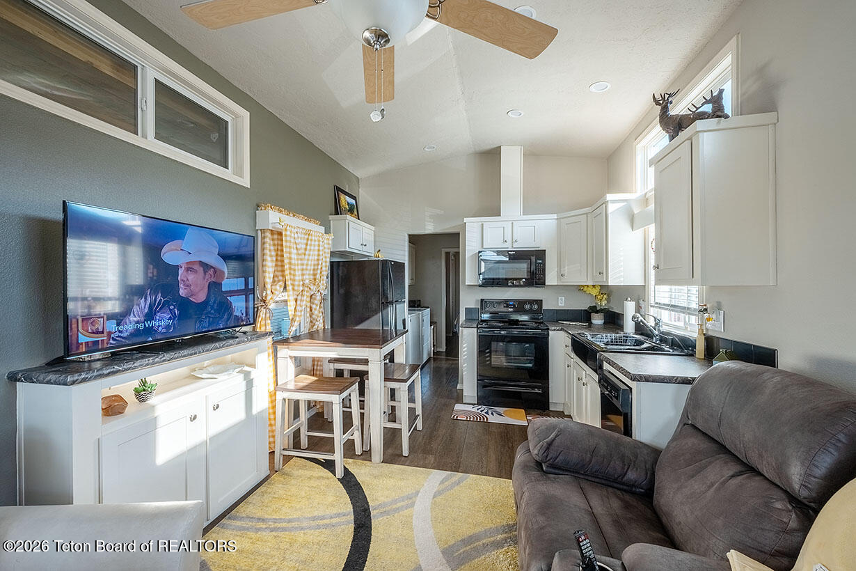 850 Buckboard Drive Star Valley Ranch, WY 83127 - Photo 7 of 28 Payne RV 2040