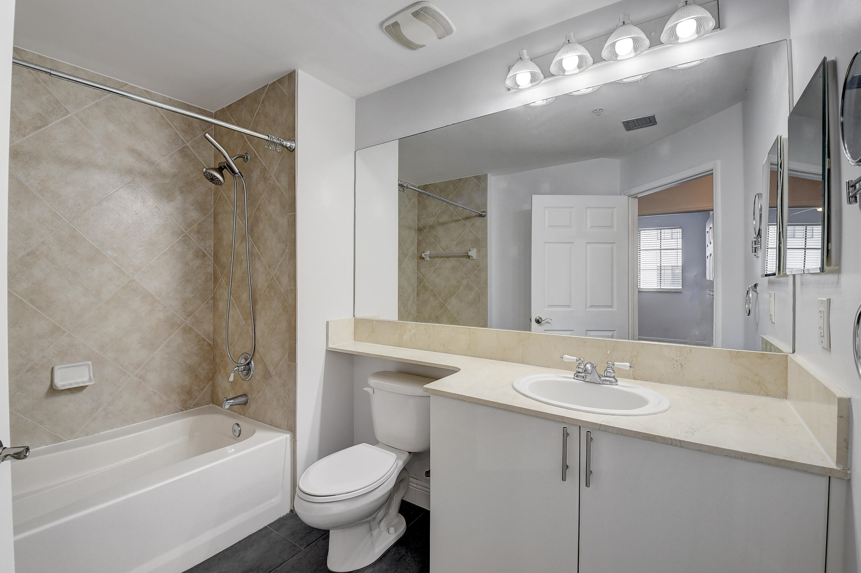 233 South Federal Highway, Unit 508 Boca Raton, FL 33432 - Photo 40 of 60 Guest Bathroom