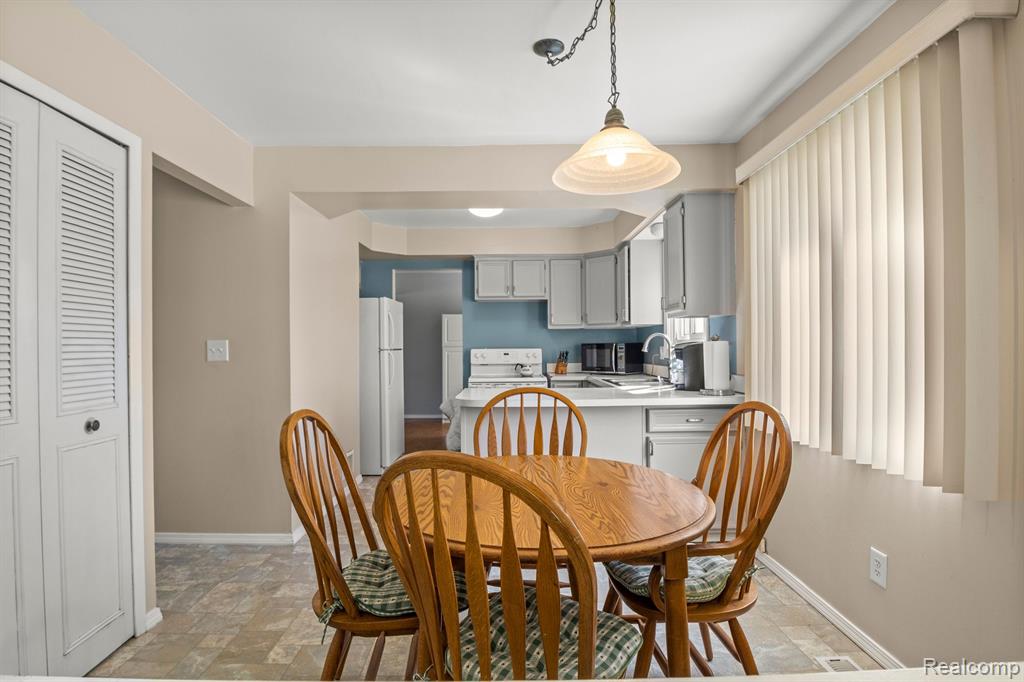 43921 Arlington Road Canton, MI 48187 - Photo 18 of 47