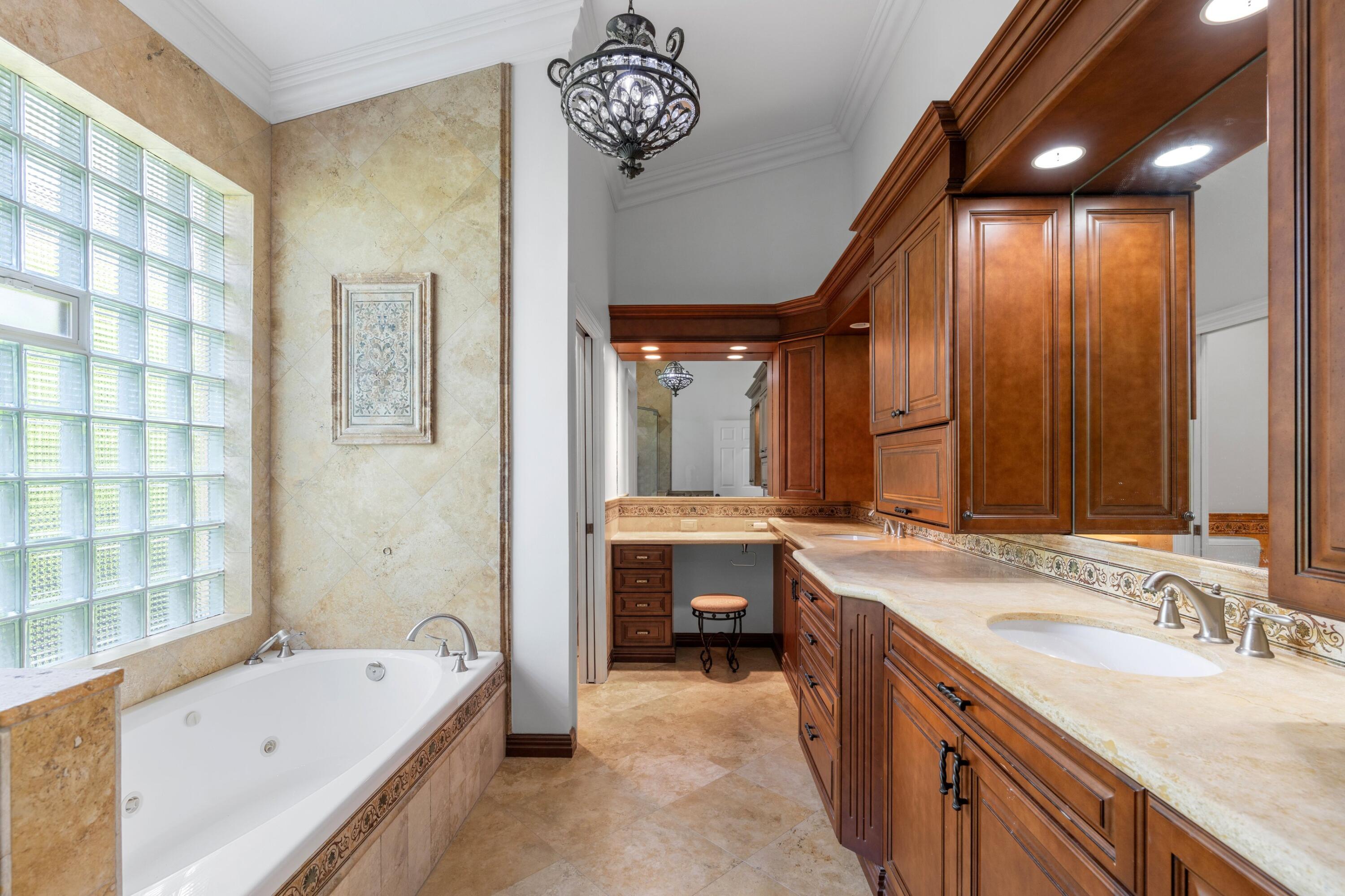 7795 La Corniche Circle Boca Raton, FL 33433 - Photo 17 of 62 Primary Suite