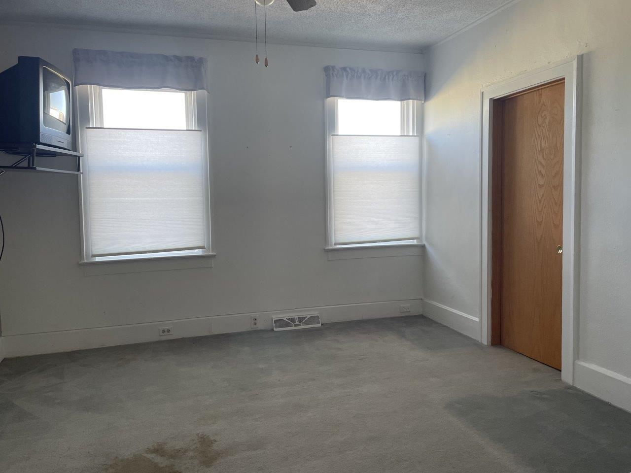 324 South 4th Avenue East Ely, MN 55731 - Photo 12 of 40 Main Level Apt Dining Room