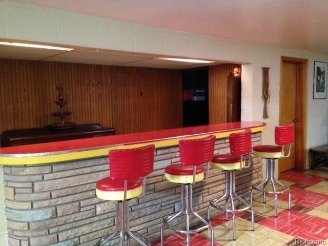 33 Shoreham Road Grosse Pointe, MI 48236 - Photo 20 of 30 Lower level bar