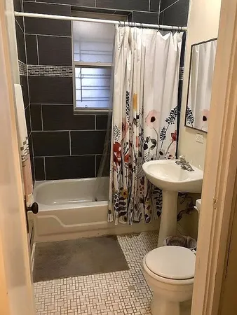 $1,300 | 3917 North Southport Avenue, Unit 1W, Chicago, IL 60613