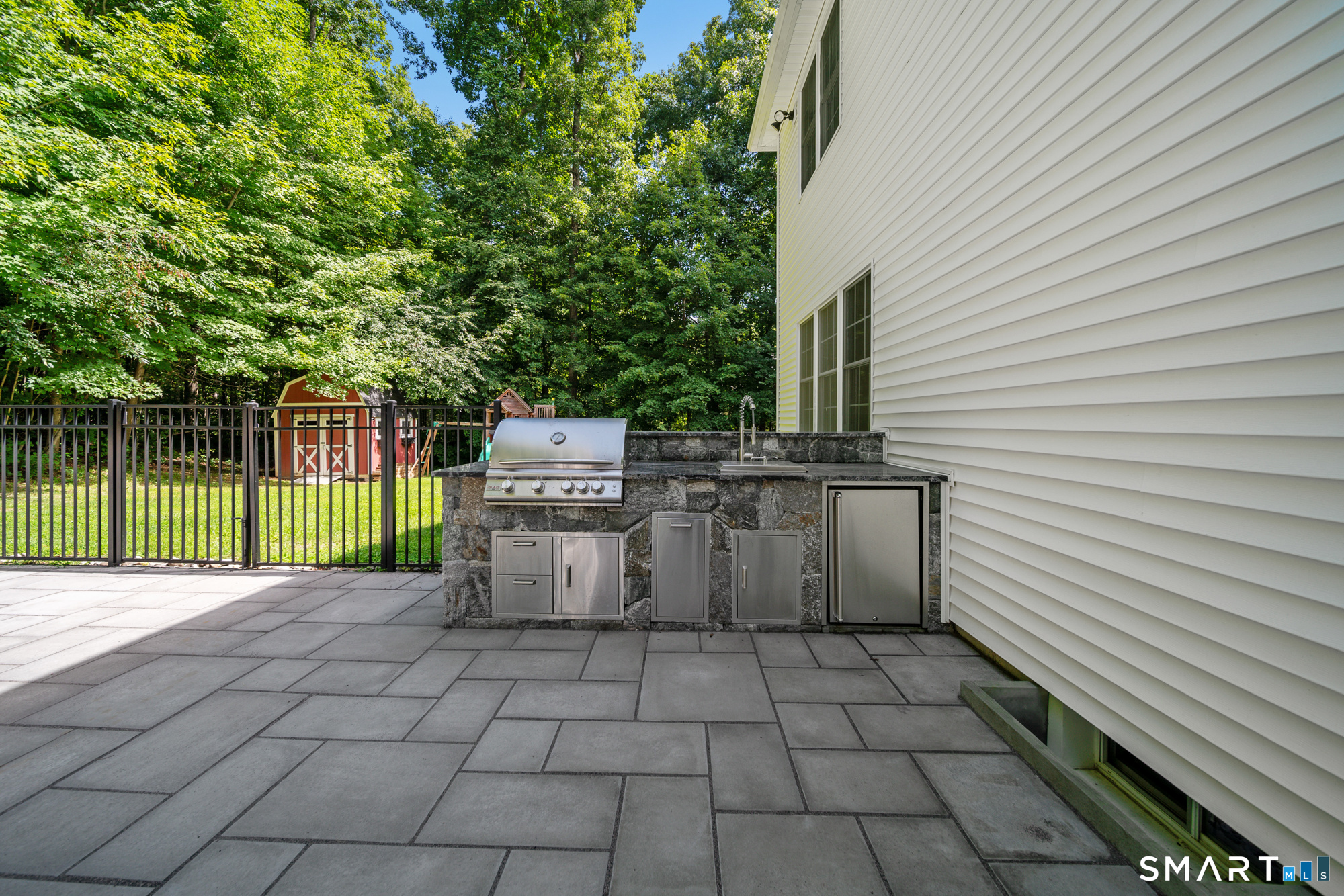 6 Little Valley Road Oxford, CT 06478 - Photo 31 of 32 Outdoor kitchen