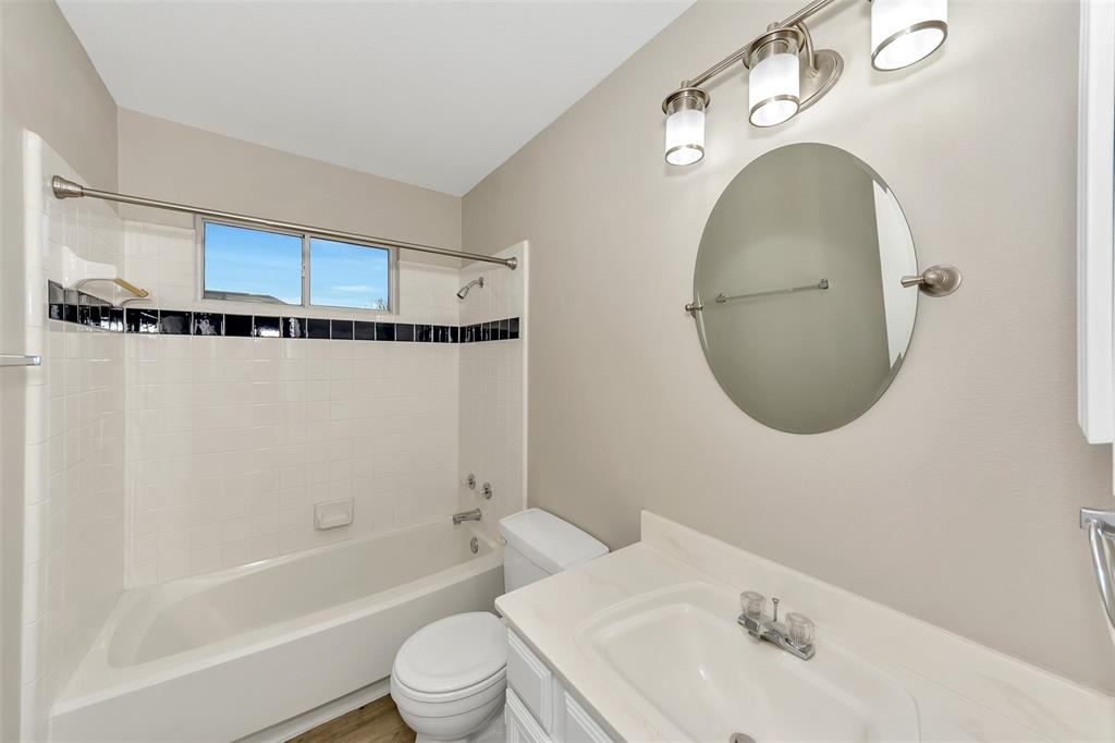 857 Summit Pointe Lewisville, TX 75077 - Photo 23 of 33 a bathroom with a toilet sink and bathtub