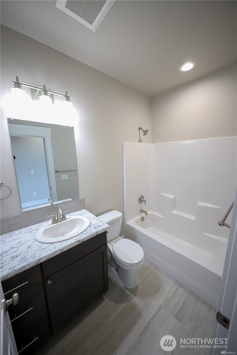 707 A Street Northeast Quincy, WA 98848 - Photo 14 of 27 a bathroom with a sink and a mirror