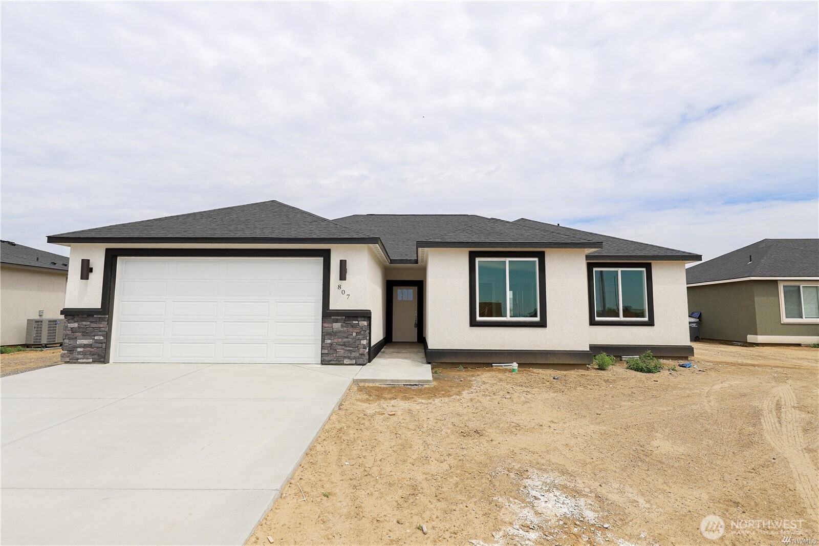 707 A Street Northeast Quincy, WA 98848 - Photo 2 of 27 front view of a house