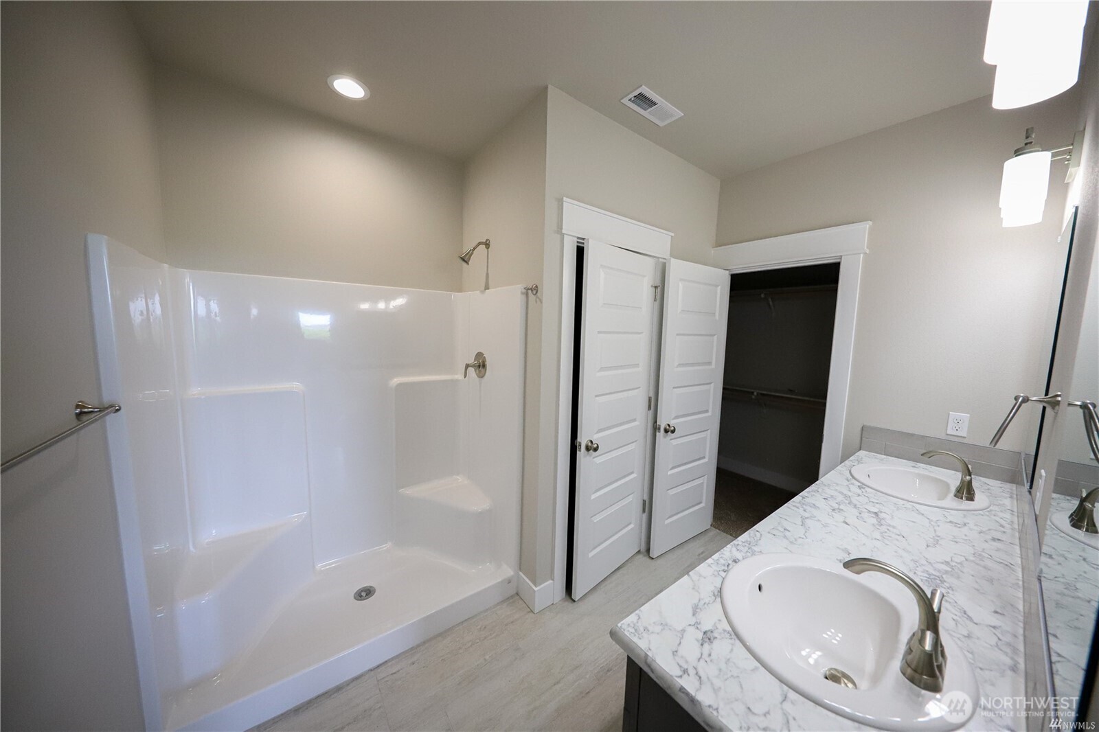 707 A Street Northeast Quincy, WA 98848 - Photo 23 of 27 a bathroom with a granite countertop sink a toilet and shower