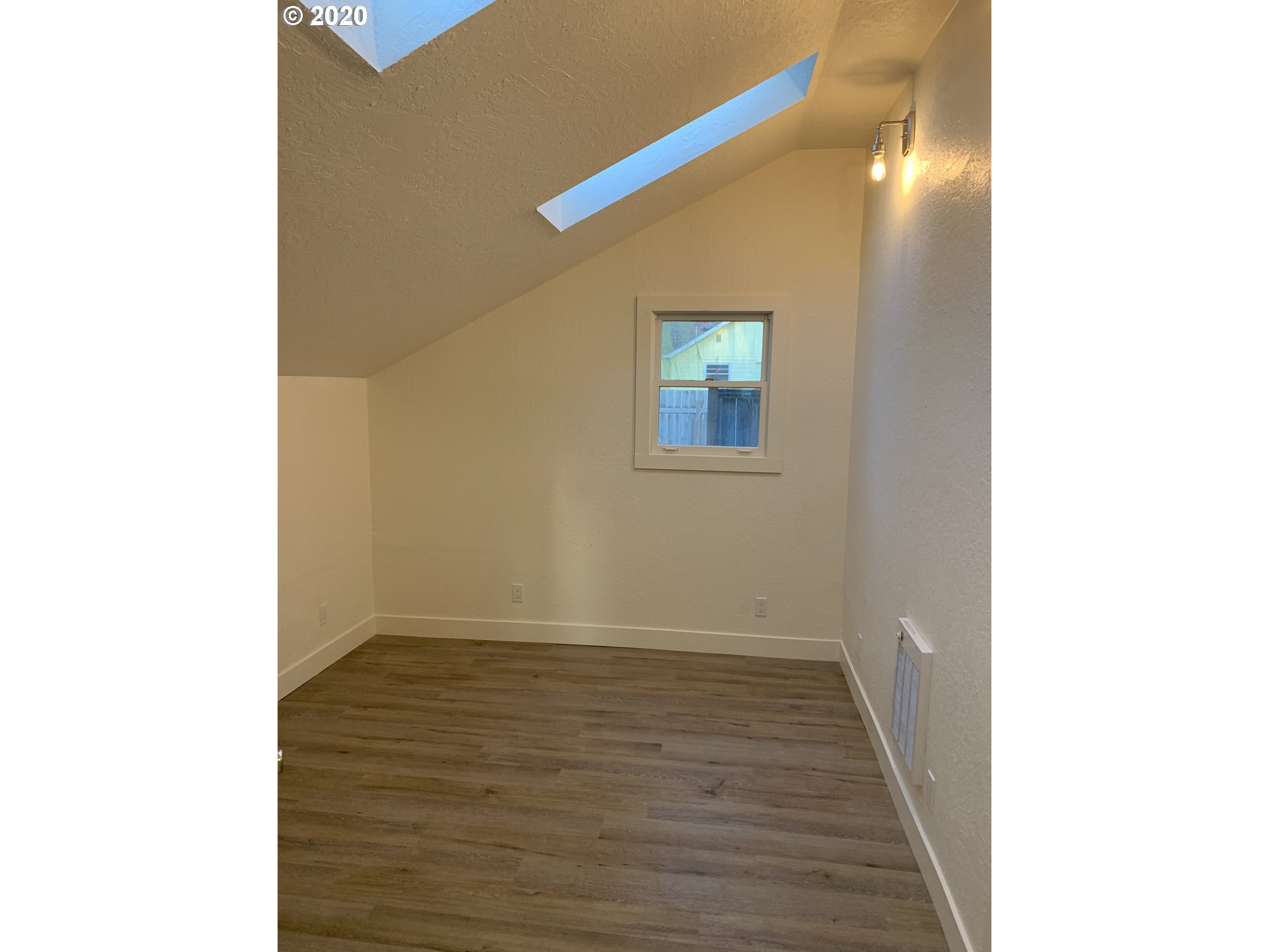 2171 Cal Young Road Eugene, OR 97401 - Photo 11 of 22 Gallery Image 11