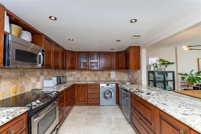 $5,500 | 199 Ocean Ln Drive, Unit 807, Key Biscayne, FL 33149