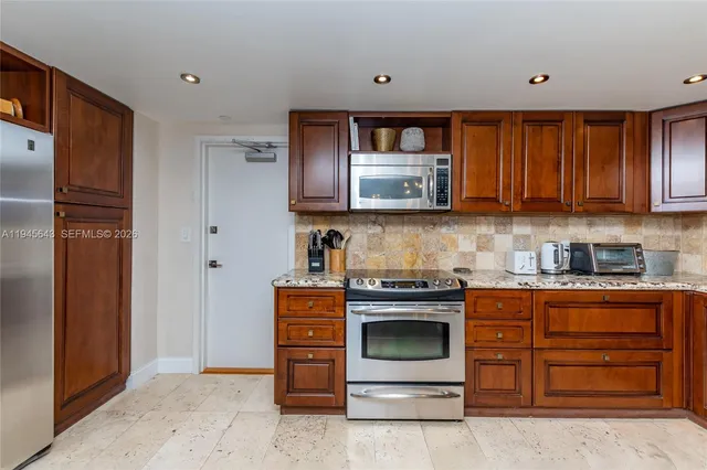 $5,500 | 199 Ocean Ln Drive, Unit 807, Key Biscayne, FL 33149